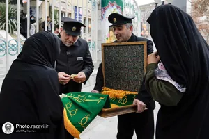 اهداء هدیه به فرزندان تازه متولد شده توسط خدام حرم مطهر رضوی