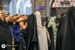 اقامه نماز صبح قبل از شروع سال نو در حرم مطهر رضوی