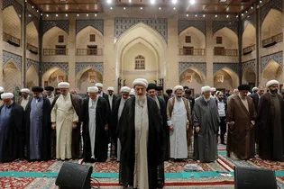تشرف دست‌اندرکاران برگزاری گردهمایی بزرگداشت آیت‌الله نائینی به حرم مطهر رضوی