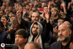 مناجات خوانی سحر&zwnj;گاهی حاج محمود کریمی در حرم مطهر رضوی