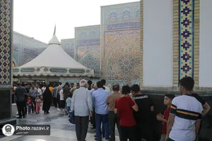 پذیرایی ویژه از زائران غدیر در حرم مطهر رضوی