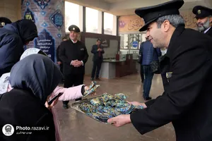 استقبال از زائران مشهد مقدس توسط خدام حرم مطهر رضوی
