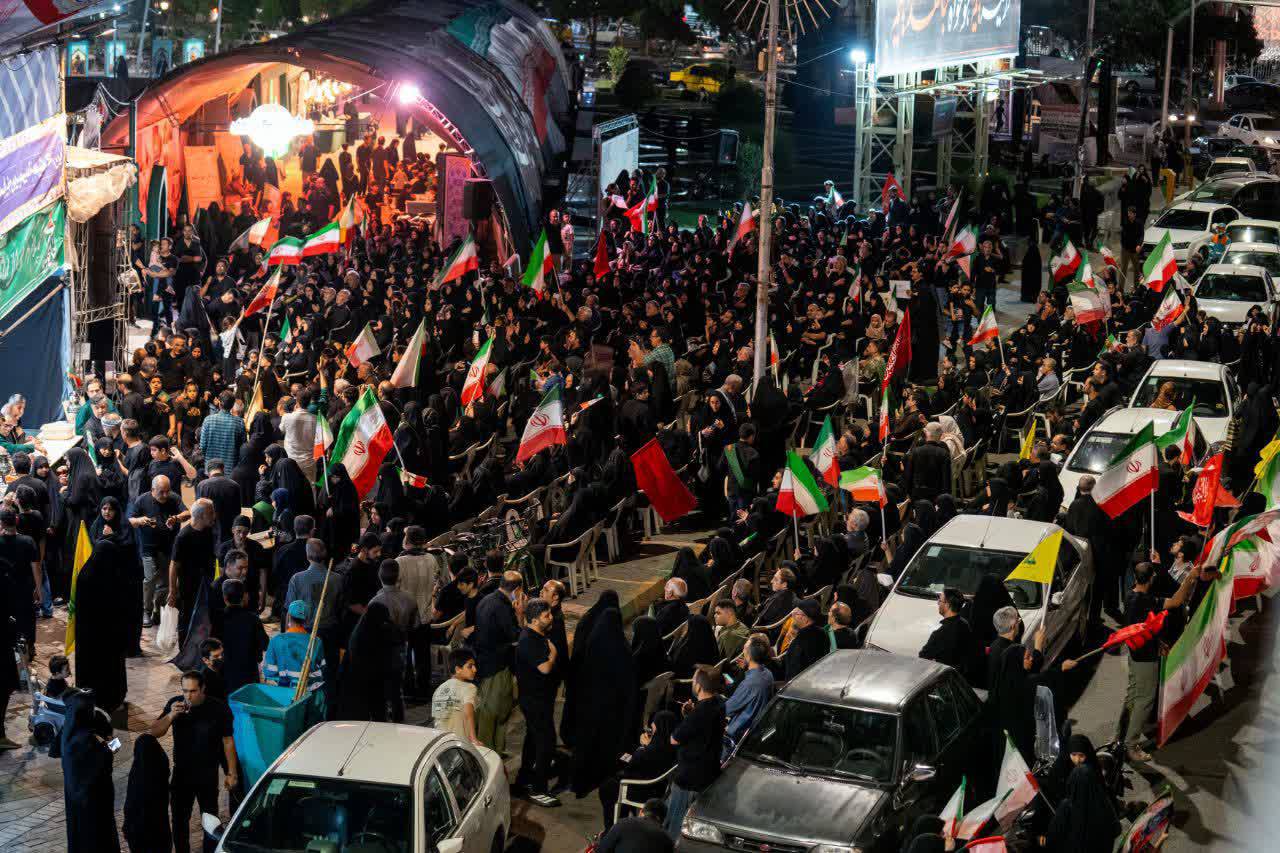 «پای منبر آقای شهید»؛ قرار شبانه مردم مشهد در میدان جانباز