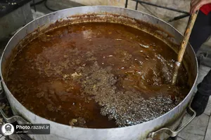 توزیع غذا بین نیازمندان حاشیه شهر مشهد