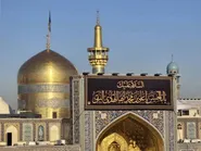 تعویض پرچم گنبد مطهر امام رضا (ع) با فرا رسیدن ایام عزاداری امام هادی (ع)