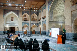جلسه دفاع از پایان&zwnj;نامه در حرم مطهر رضوی