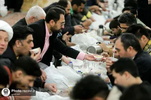 سفره اکرام ماه مبارک رمضان در حرم مطهر رضوی