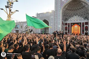 آیین چهارپایه خوانی روز شهادت امام رضا علیه&zwnj;السلام در حرم مطهر رضوی