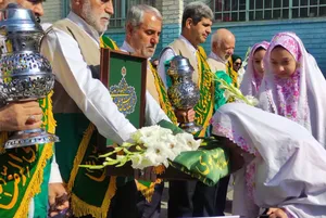 نواختن آخرین زنگ مهر رضوی در سال ۱۴۰۳ در ۳ شهر از استان مرکزی/ گزارش تصویری