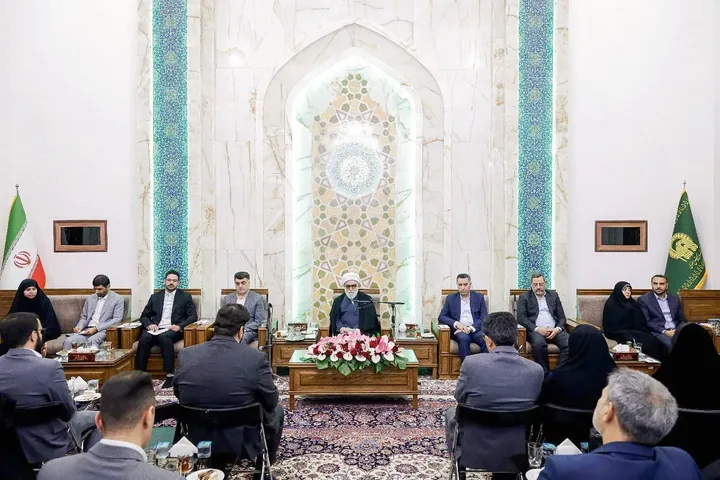 آستان قدس باید الگوی کارآمدی، تعهد و تربیت نیروی انسانی توانمند برای کشور باشد
