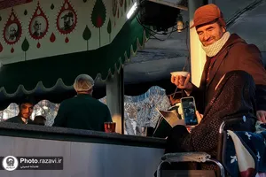 به صرف چای کنار حضرت