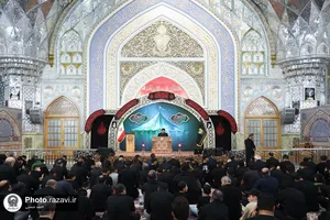قرائت زیارت عاشورا در حرم مطهر رضوی