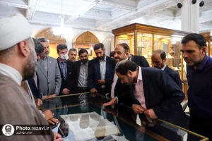 رونمایی از نسخه خطی &laquo;قرآن پنج تفسیره&raquo; از تشیع و تسنن در حرم مطهر رضوی