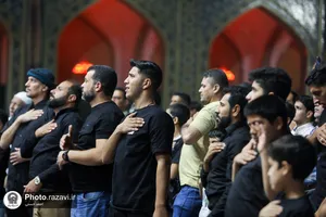عزاداری زائران عرب زبان در حرم مطهر رضوی