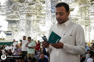 قرائت دعای عرفه ویژه زائران غیر ایرانی در حرم مطهر رضوی