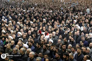 اقامه نماز رهبر انقلاب بر پیکر رئیس&zwnj;جمهور شهید و همراهان گرامی ایشان