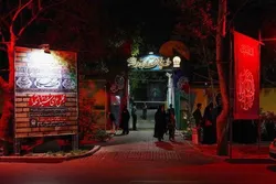 جوانان رضوی پذیرای زائران پیاده در موکب مؤسسه جوانان در خیابان کوهسنگی
