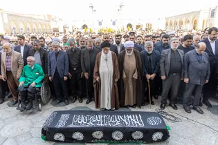 تشییع پیکر مادر شهیدان خوراکیان