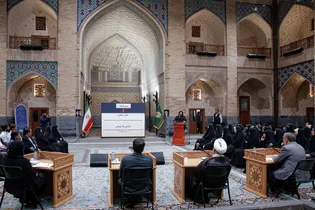 جلسه دفاع از پایان‌نامه در حرم مطهر رضوی