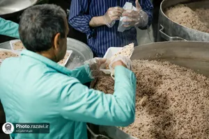 توزیع غذای متبرک به مناسبت شهادت امام صادق(علیه&zwnj;السلام)