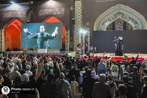 عزاداری زائران عرب زبان در حرم مطهر رضوی