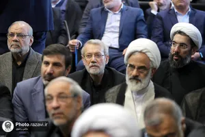 اقامه نماز رهبر انقلاب بر پیکر رئیس&zwnj;جمهور شهید و همراهان گرامی ایشان