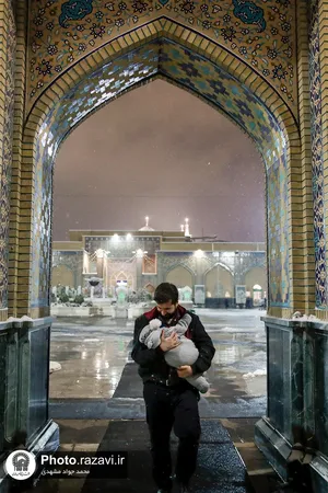 بارش برف شبانگاهی در حرم مطهر رضوی