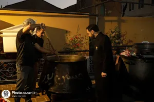 بازدید قائم مقام تولیت آستان قدس رضوی از خدمت&zwnj;رسانی مواکب اطراف حرم
