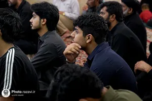 عزاداری زائران اردوزبان در حرم مطهر رضوی