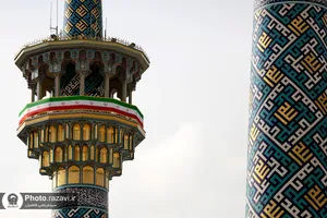 نصب پرچم ایران در حرم امام رضا(علیه&zwnj;السلام)