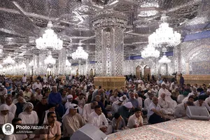 قرائت دعای عرفه ویژه زائران غیر ایرانی در حرم مطهر رضوی