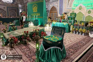 آیین تعویض پوش ضریح مطهر رضوی در روز میلاد امام رضا(علیه&zwnj;السلام)