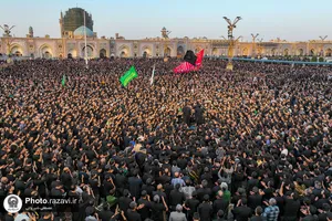 آیین چهارپایه خوانی روز شهادت امام رضا علیه&zwnj;السلام در حرم مطهر رضوی