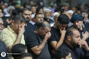 عزاداری زائران عرب زبان در حرم مطهر رضوی