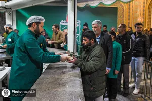 پذیرایی از زائران بارگاه منور رضوی در چایخانه حرم مطهر