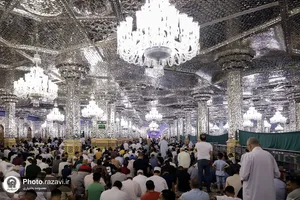 قرائت دعای عرفه ویژه زائران غیر ایرانی در حرم مطهر رضوی