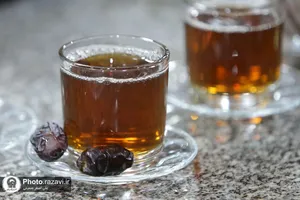 توزیع چای و خرما در چایخانه حرم مطهر رضوی