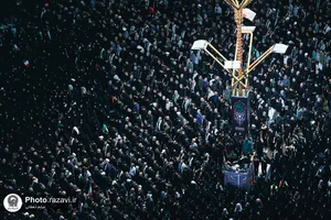 اقامه نماز بر پیکر مطهر رهبر شهید انقلاب در حرم مطهر رضوی