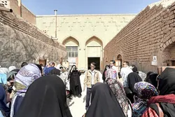 بازدید جمعی از هنرمندان و معماران از شرکت آرایه‌های معماری رضوی