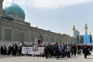 تشرف خانواده شهدای جنگ رمضان به حرم امام رضا علیه‌السلام