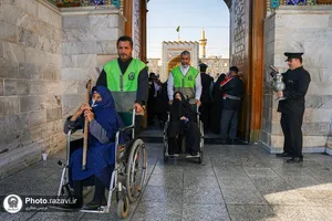 تشرف گروهی زائرین توان&zwnj;یاب به حرم مطهر رضوی