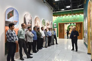 بازدید جمعی از کارکنان آستان قدس از رواق خدمت حرم مطهر رضوی
