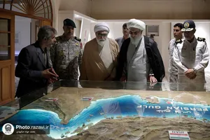بازدید تولیت آستان قدس رضوی از دستاوردهای ارتش جمهوری اسلامی ایران در دریای بوشهر