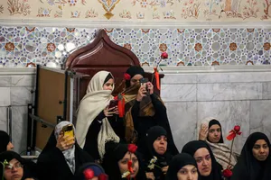 گردهمایی زائرین عرب زبان در حرم مطهر رضوی