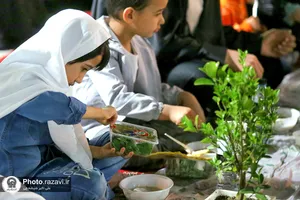 توزیع افطاری سبک در باب&zwnj;الهادی حرم مطهر رضوی