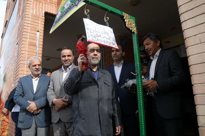 آیین نواختن زنگ مهر رضوی