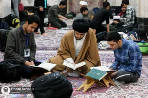 وداع پسران نوجوان معتکف رمضانیه در حرم مطهر رضوی