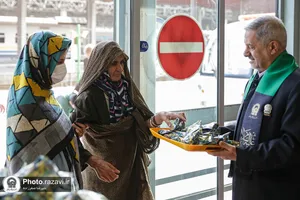 استقبال از زائرین بارگاه منور رضوی در ایستگاه راه&zwnj;آهن