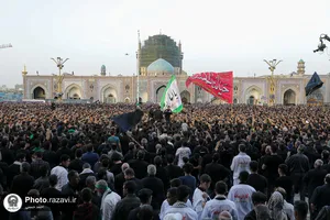 آیین چهارپایه خوانی روز شهادت امام رضا علیه&zwnj;السلام در حرم مطهر رضوی