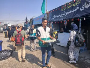 پذیرایی از یک&zwnj;هزار زائر حسینی در موکب امام رضا (ع) لرستان + تصاویر
